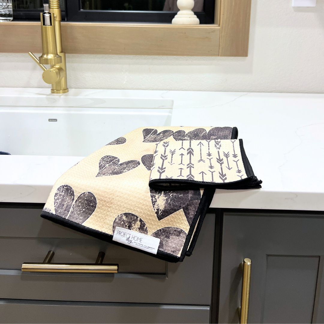 Makes Me Quiver | Reversible Towel